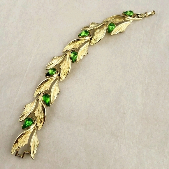 Vtg 11W 30th St INC. Gold & Green Stones Bracelet EUC Stunning!